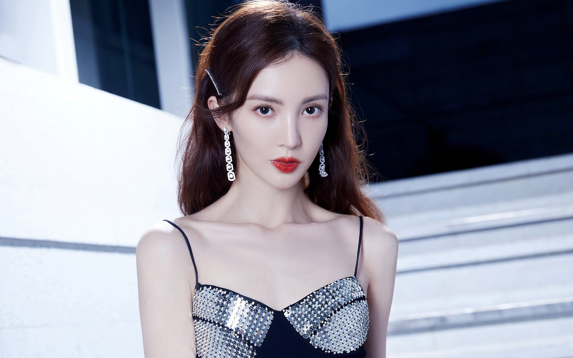 足球比赛赛季再度来袭，球队士气高昂，足球赛制介绍