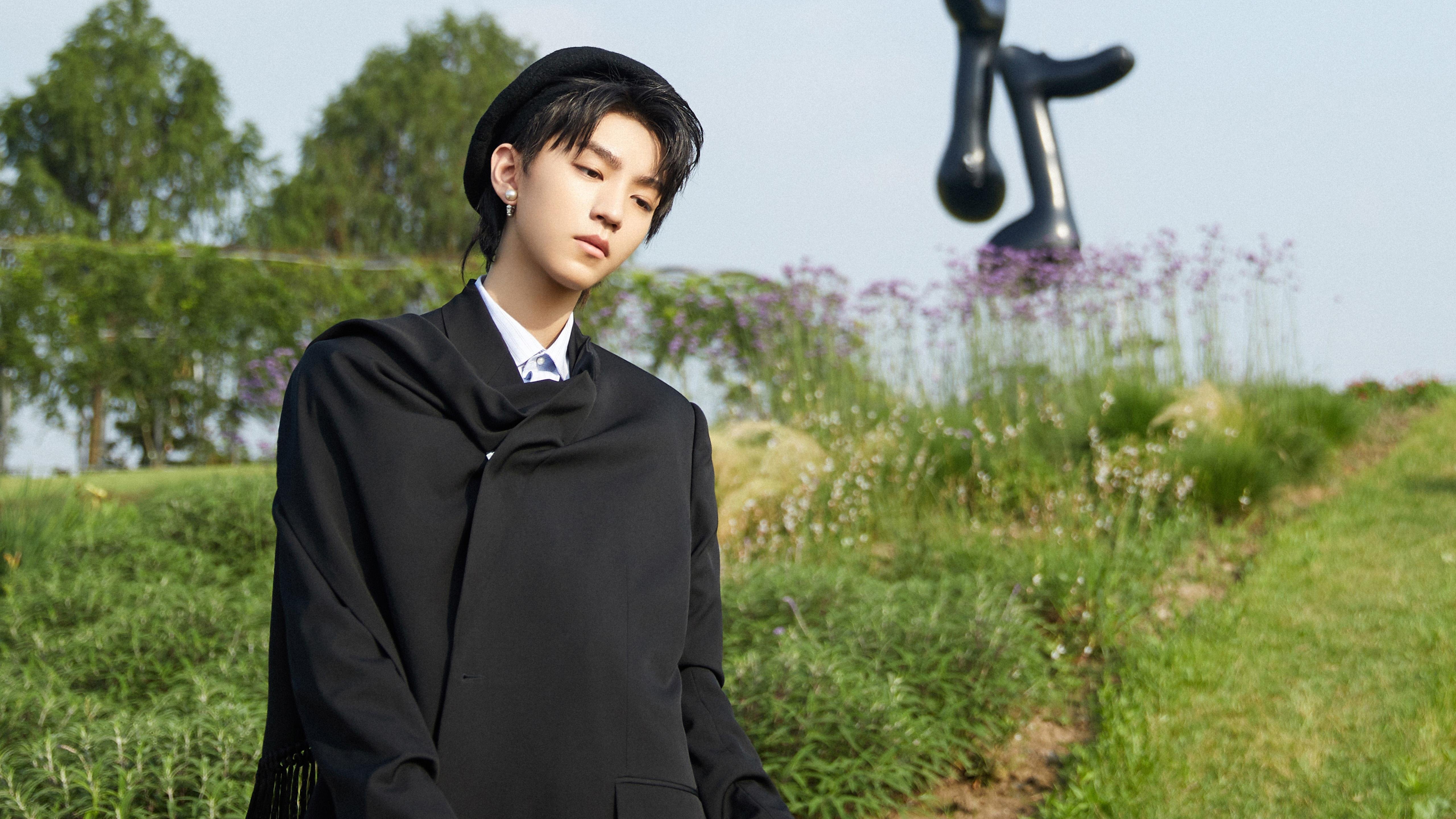 足球训练中心引入虚拟现实辅助教学，足球训练室