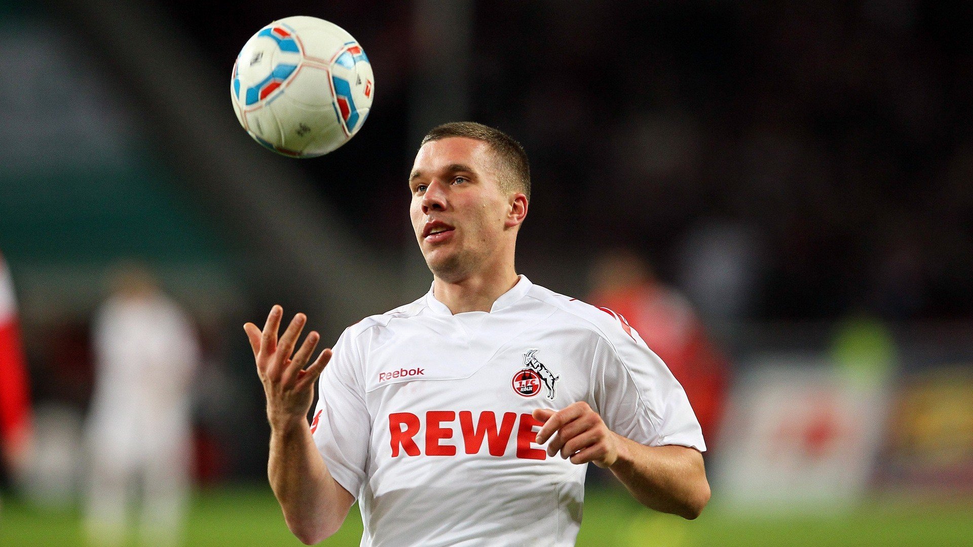 爱游戏电竞-观众互动新体验：现场投票选出最喜爱球员，球星投票